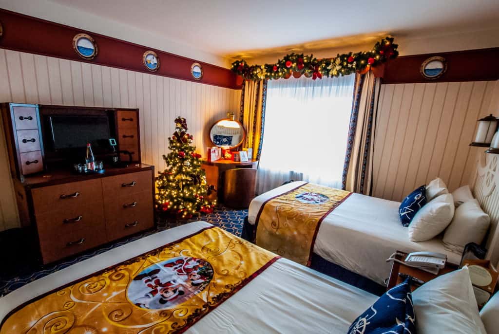 Reviewing Disney's NewPort Bay Club standard level plus Christmas decorations package for a family of 4. #paris #disney #disneylandparis #hotelreviews #hotel 