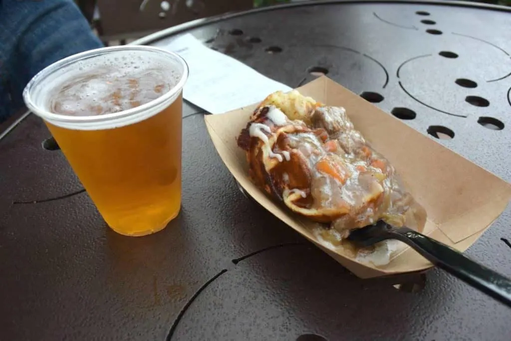 What you need to know for Epcot's Food & Wine Festival best low cost and free events. #disney #epcot #waltdisneyworld #epcotinternationalfoodandwinefestival 