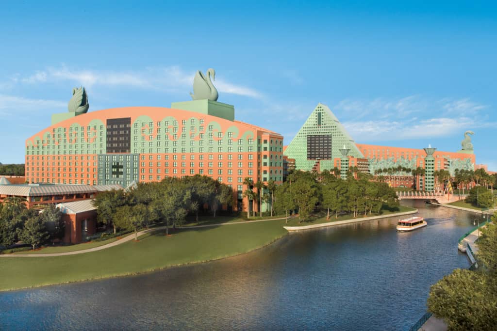 Kid-friendly Walt Disney World hotels, with large rooms or suites to accommodate a family of 5, 6, 7, or 8. Resorts, apartment hotels, budget options included, with cribs and kitchens. #Disney #Disneyworld #Florida #travelwithkids #familyvacation #familytravel