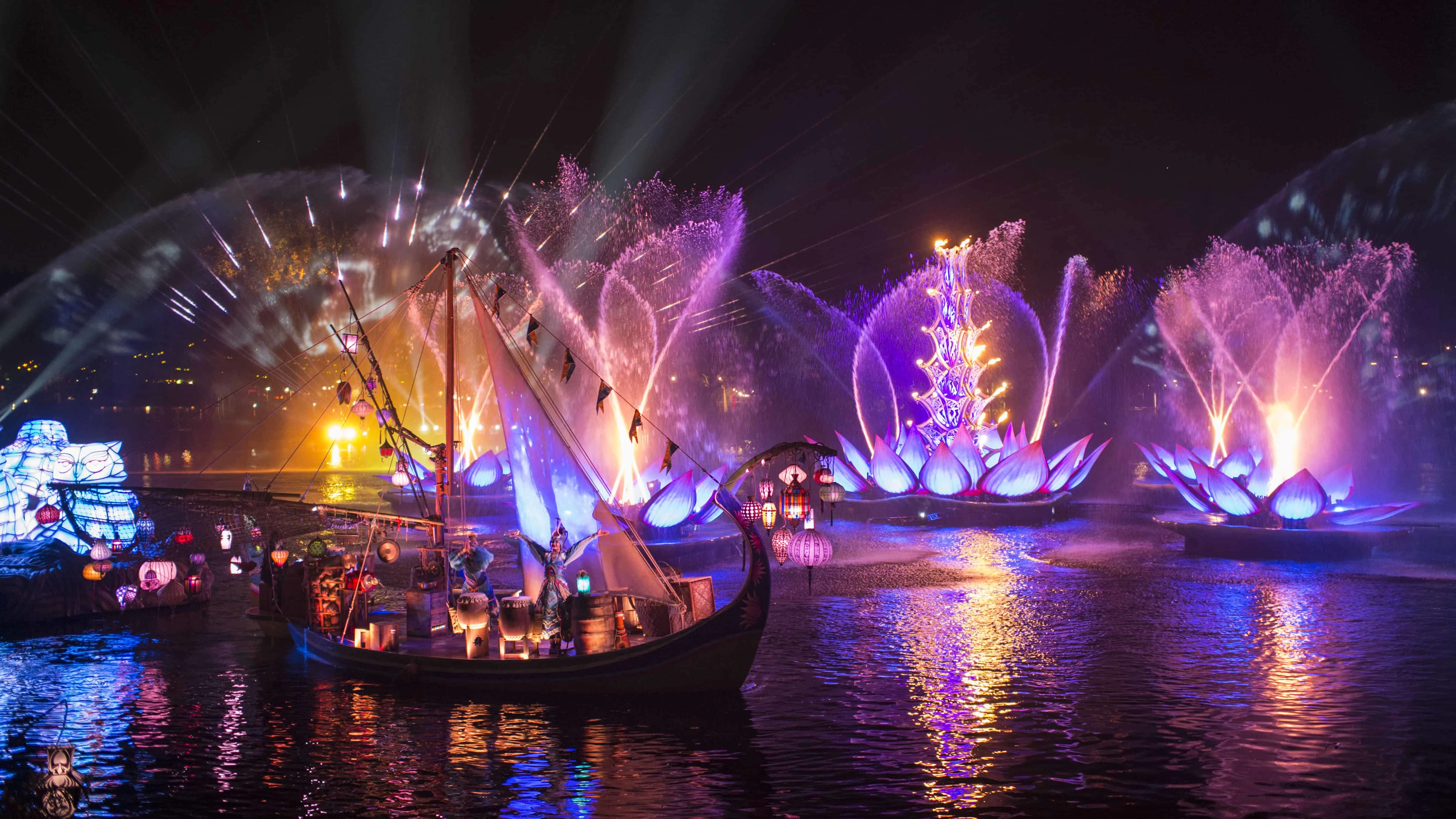 Animal Kingdom’s new Rivers of Light nighttime experience brings the beauty of nature to life with color changing floats, fountains, water screens, music, and much more. 