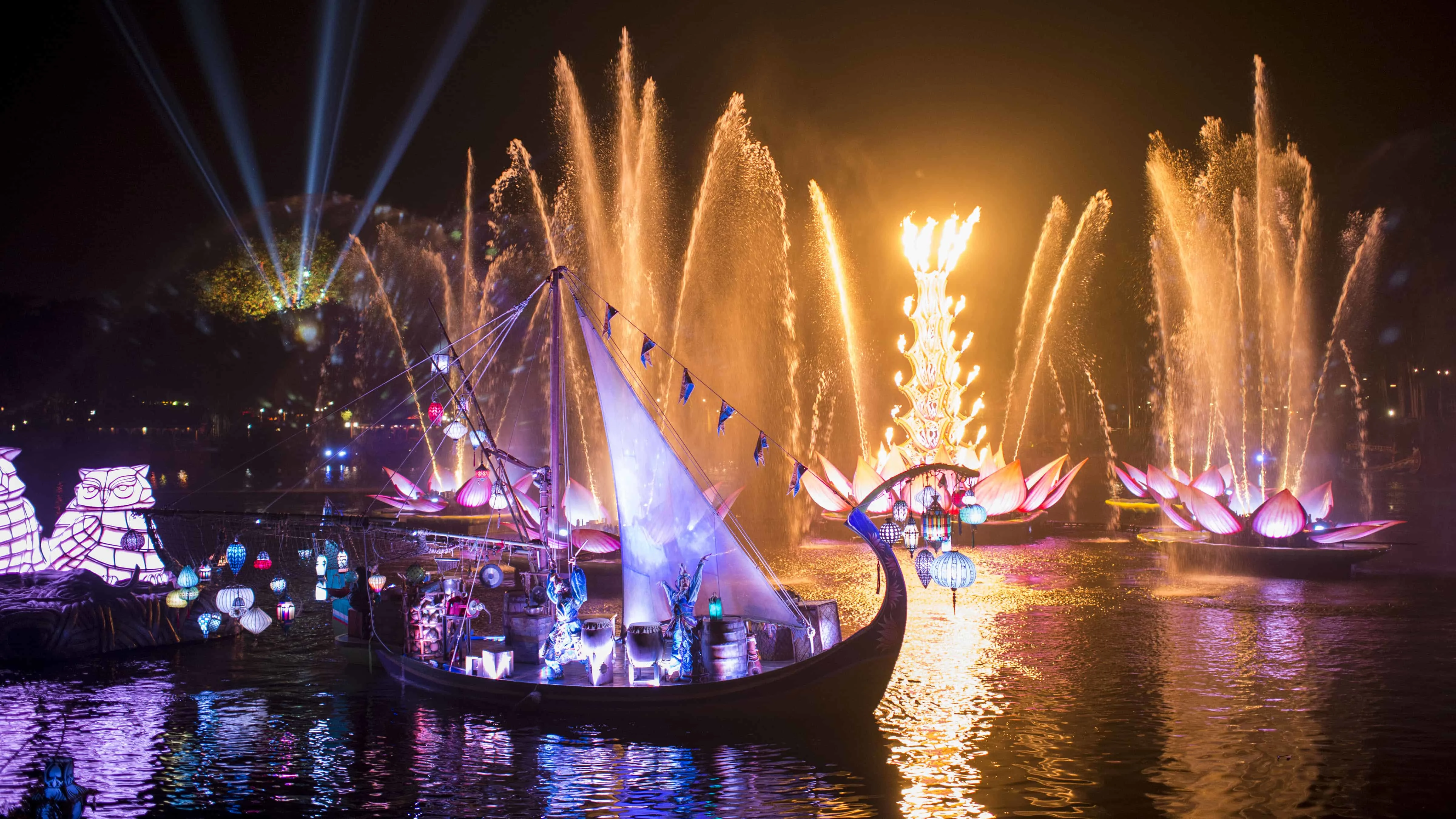 Animal Kingdom’s new Rivers of Light nighttime experience brings the beauty of nature to life with color changing floats, fountains, water screens, music, and much more. 