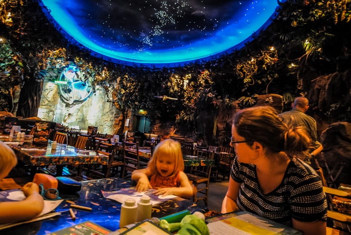 Best Places to Eat in Disneyland Paris; Top 10 Best Themed Disneyland Paris Restaurants