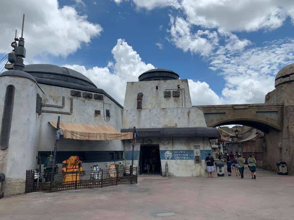 Galaxy's Edge Opening Day, Star Wars Land Opening Day, Planning Tips for Galaxy's Edge, Tips for Star Wars Galaxy's Edge, Galaxy's Edge Tips, #GalaxysEdge #DisneySMC #NowMoreThanEver #DisneyParks #StarWars #StarWarsLand #Disneyland #HollywoodStudios #DisneyFamily