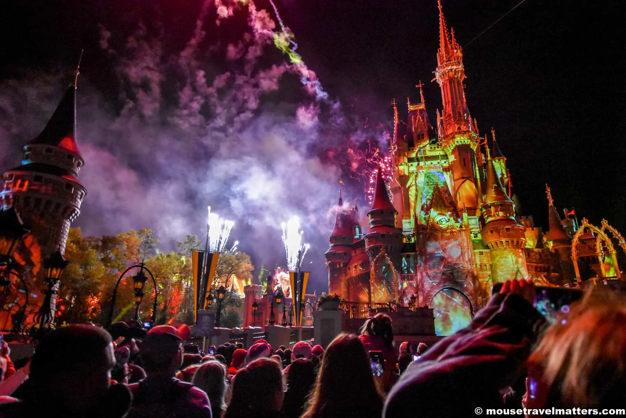 Heading to Magic Kingdom? Learn how the opening procedure works | What time you can enter | How Extra Magic Hours are handled | Are pre-park breakfasts still worth it? | Disney World | #magickingdom #disneyworld #DisneyTips