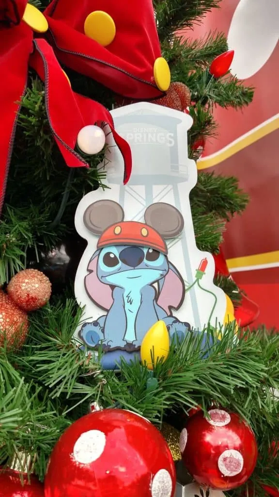 Stitch’s Holiday Gift Hunt a Very Merry Mission