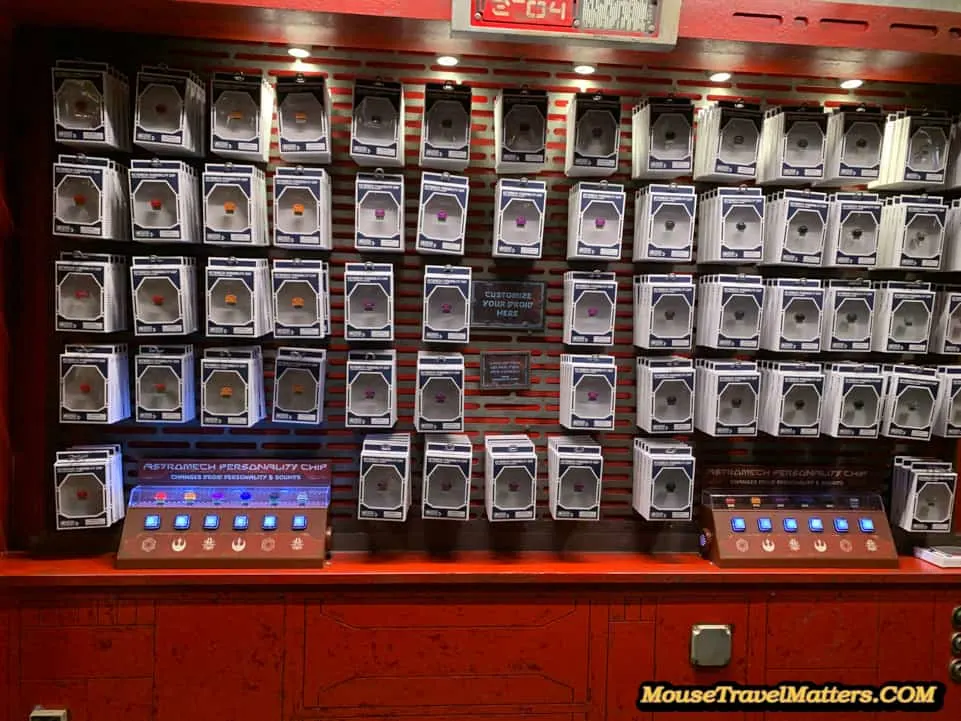 Everything you need to know about Droid Depot at Star Wars Land! Customize your own R or BB unit droid at Droid Depot at Galaxy's Edge Walt Disney World. #StarWars #GalaxysEdge