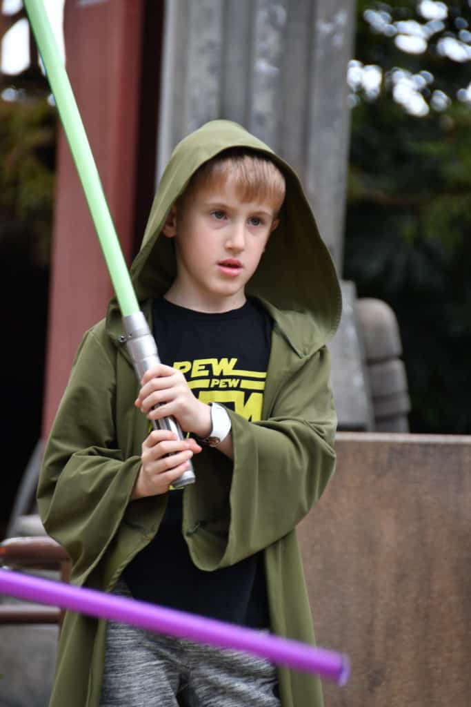 Learn all about Jedi Training at Walt Disney World and these easy tips and tricks that you can use to make sure your kids get to battle the dark side. #starwars #disneykids