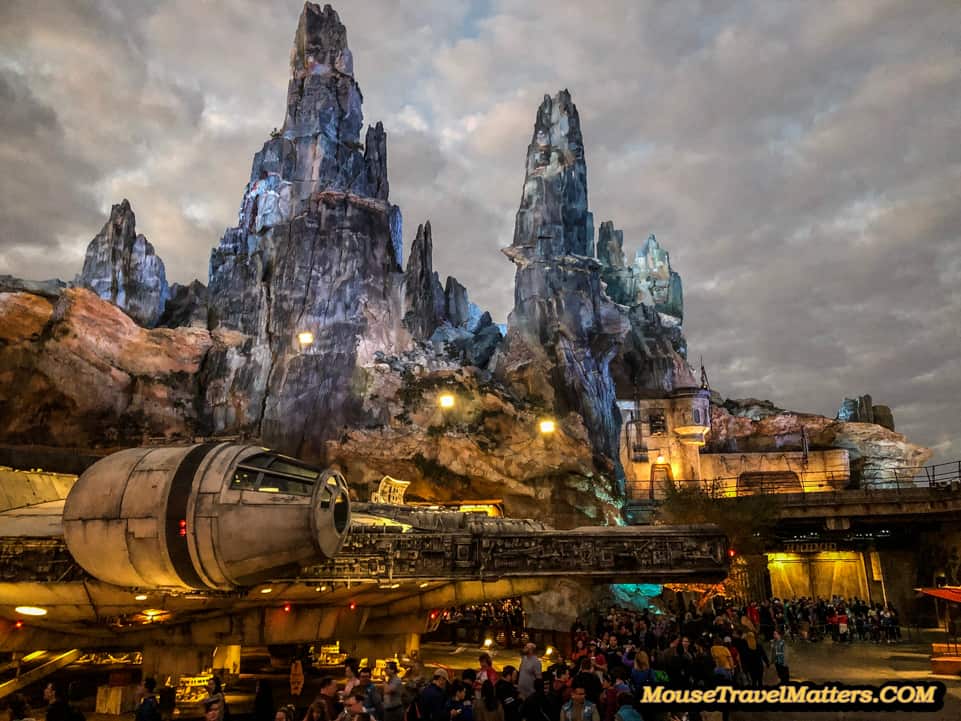 must take photos at Disney World - 20 Instagram-worthy photo ideas! I love all of these Disney World Photo ideas #disneyworld #disneytips #disney