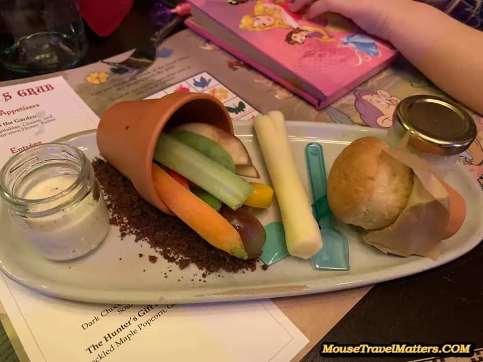 NEW Storybook Dining with Snow White at Artist Point at Disney's Wilderness Lodge. Dine with the Dwarves and The Evil Queen. Our magical dinner review.