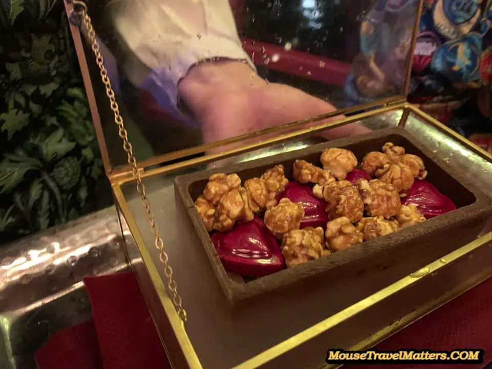 NEW Storybook Dining with Snow White at Artist Point at Disney's Wilderness Lodge. Dine with the Dwarves and The Evil Queen. Our magical dinner review.