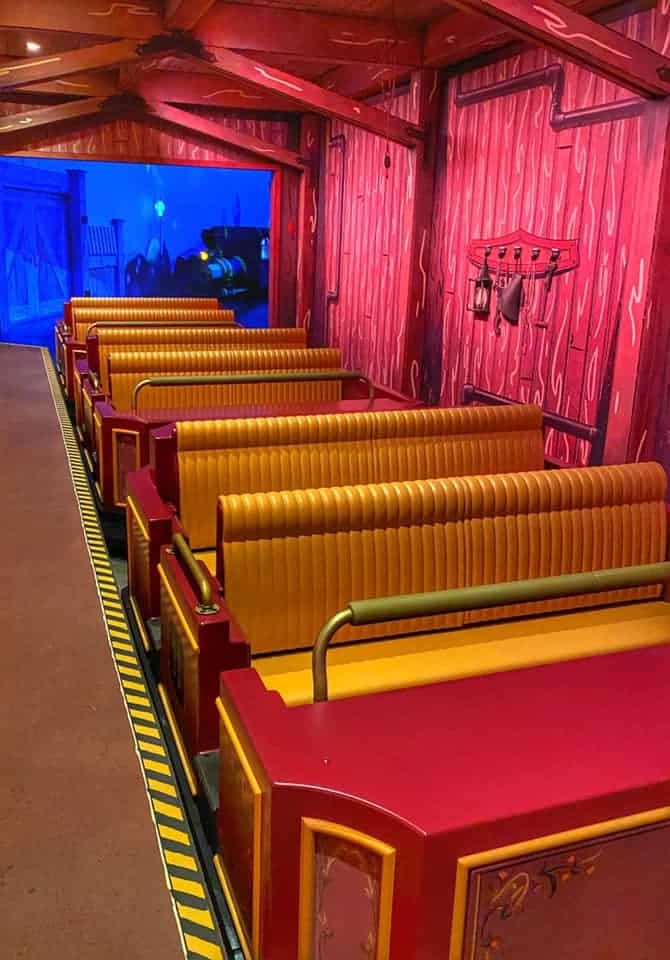Check out this first look and review of Mickey and Minnie's Runaway Railway at Hollywood Studios in Disney World! This new ride is not to be missed! | Disney Tips | Disney World Tips | Travel and vacation | Disney with kids | Disney world with family | #wdw #disney #disneyworld #hollywoodstudios #mickey #minnie
