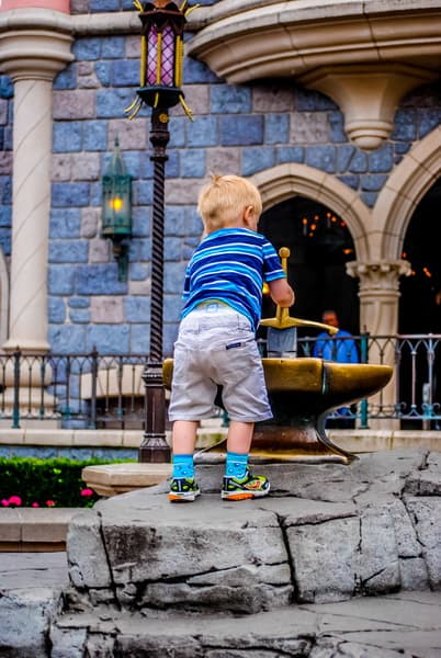 must take photos at Disney World - 20 Instagram-worthy photo ideas! I love all of these Disney World Photo ideas #disneyworld #disneytips #disney